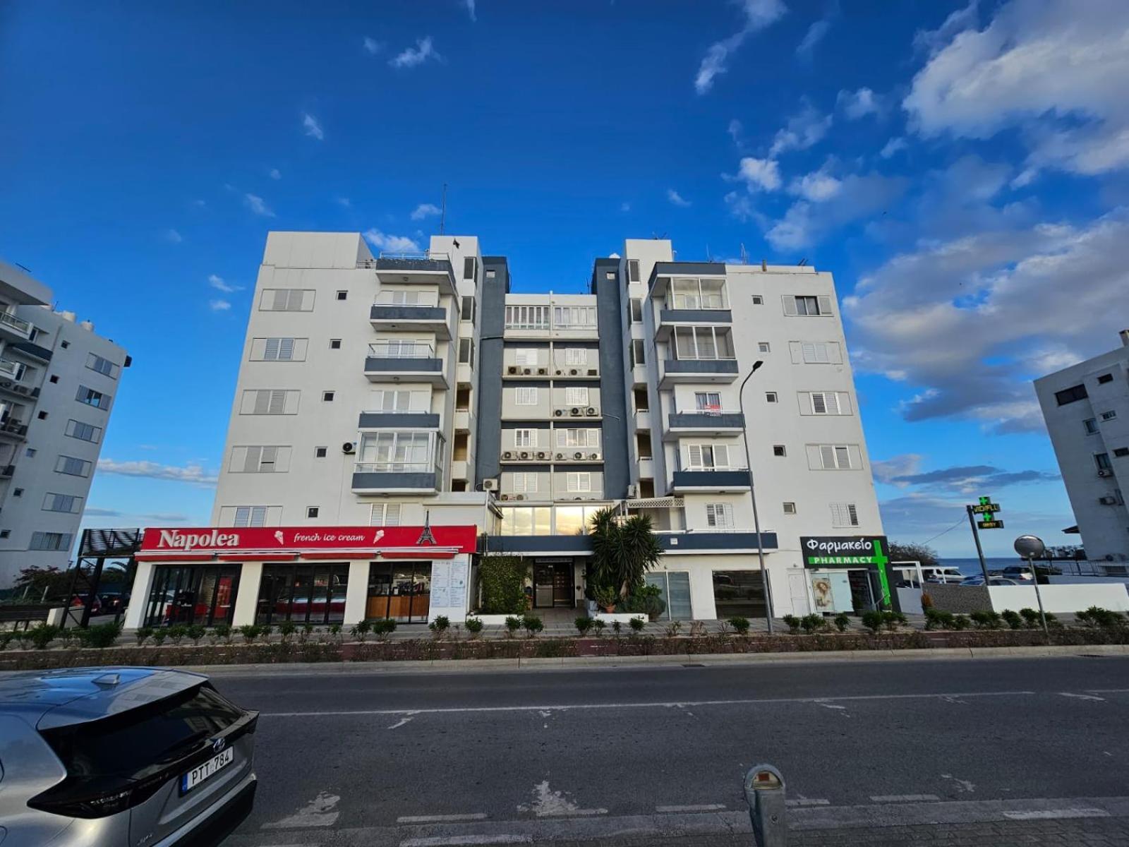 Makenzy Sandy Beachfront Paradise Ларнака Екстер'єр фото