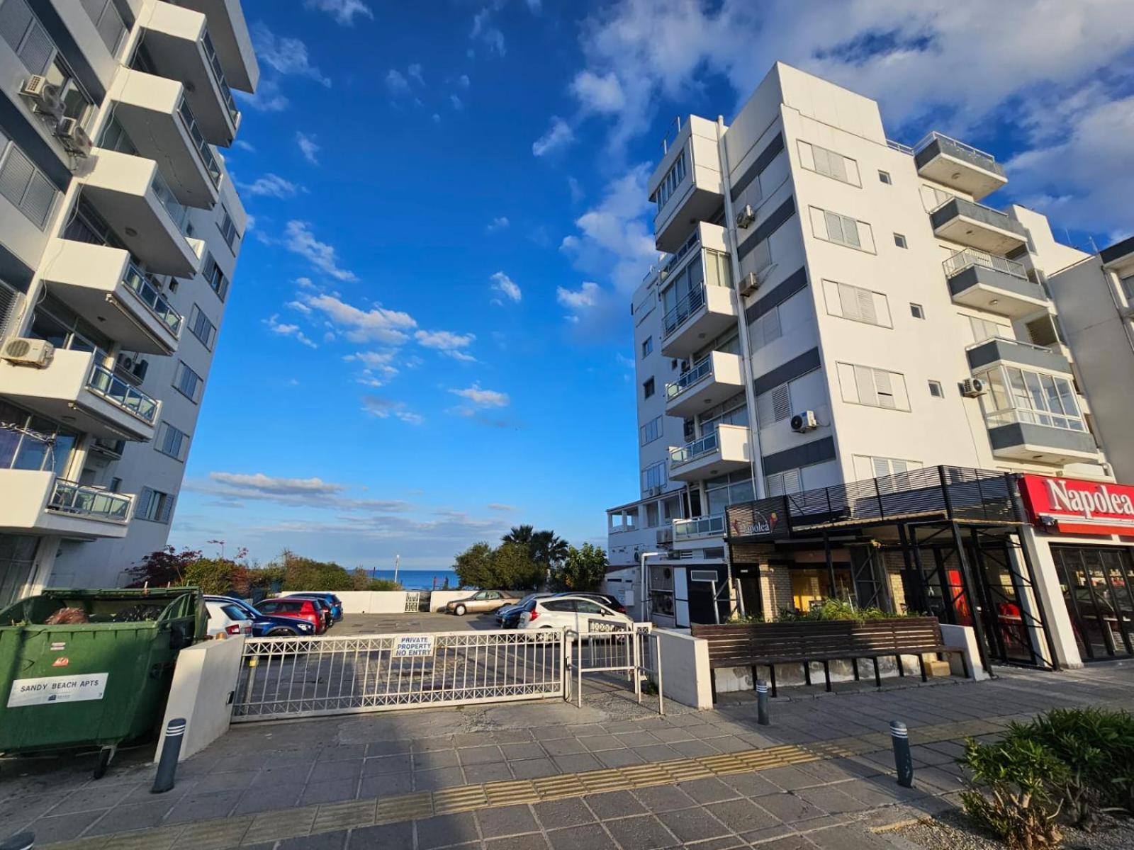 Makenzy Sandy Beachfront Paradise Ларнака Екстер'єр фото