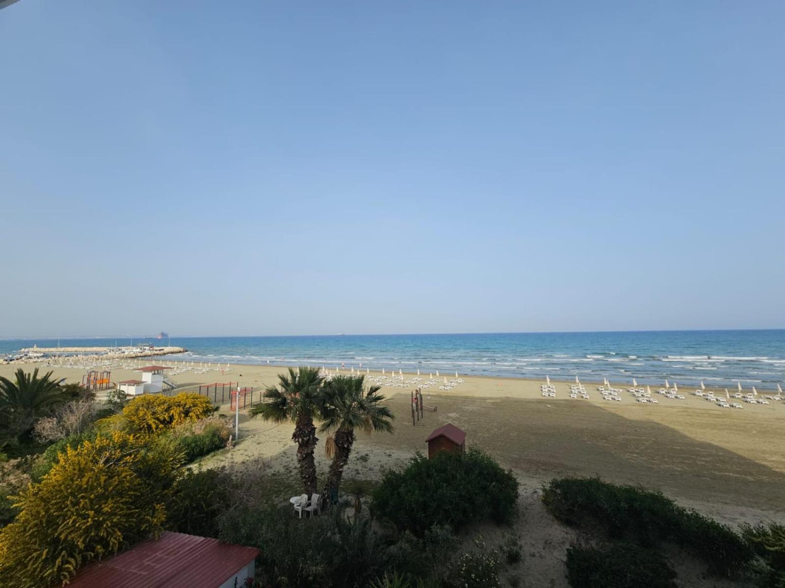 Makenzy Sandy Beachfront Paradise Ларнака Екстер'єр фото