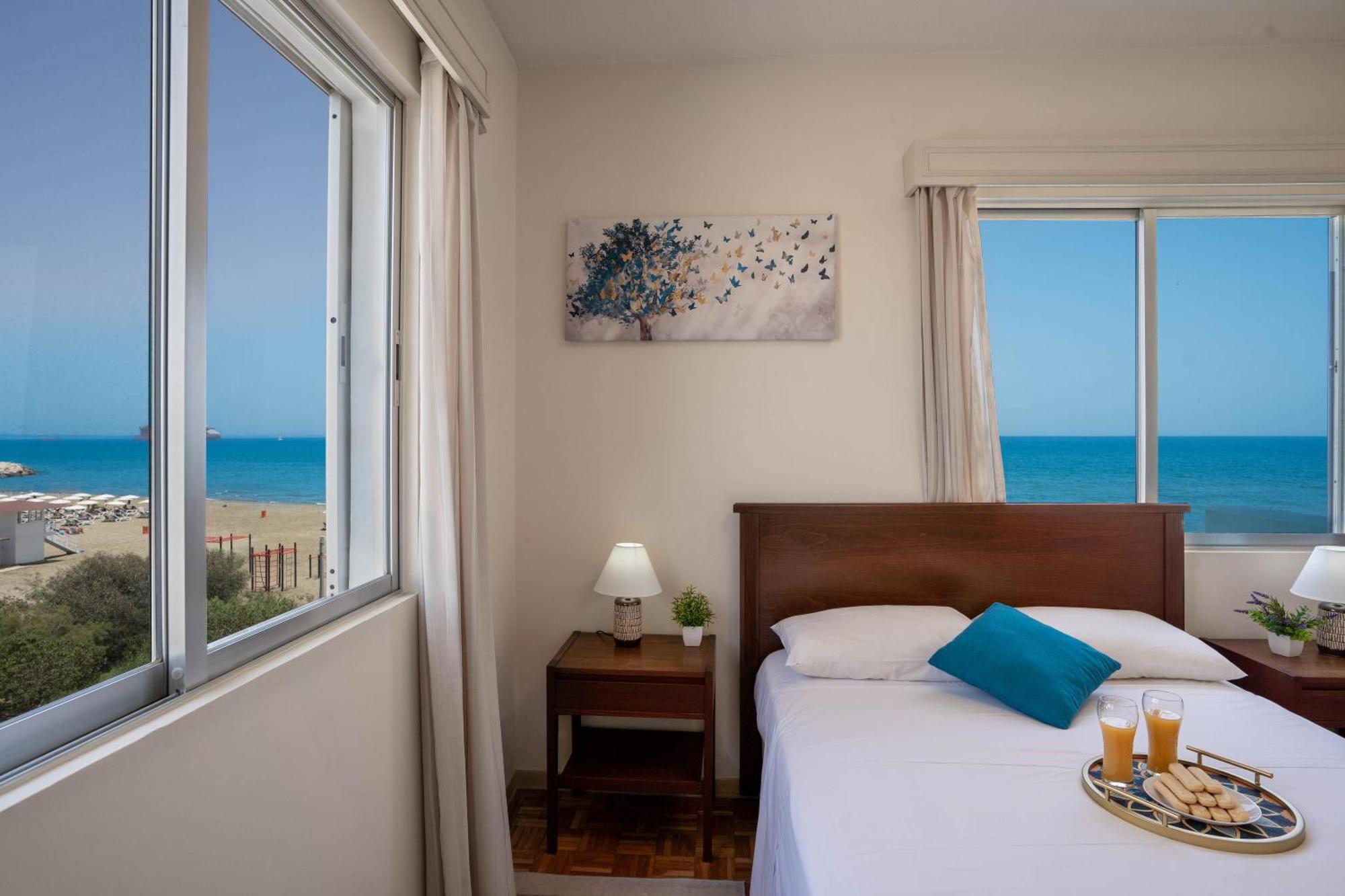 Makenzy Sandy Beachfront Paradise Ларнака Екстер'єр фото