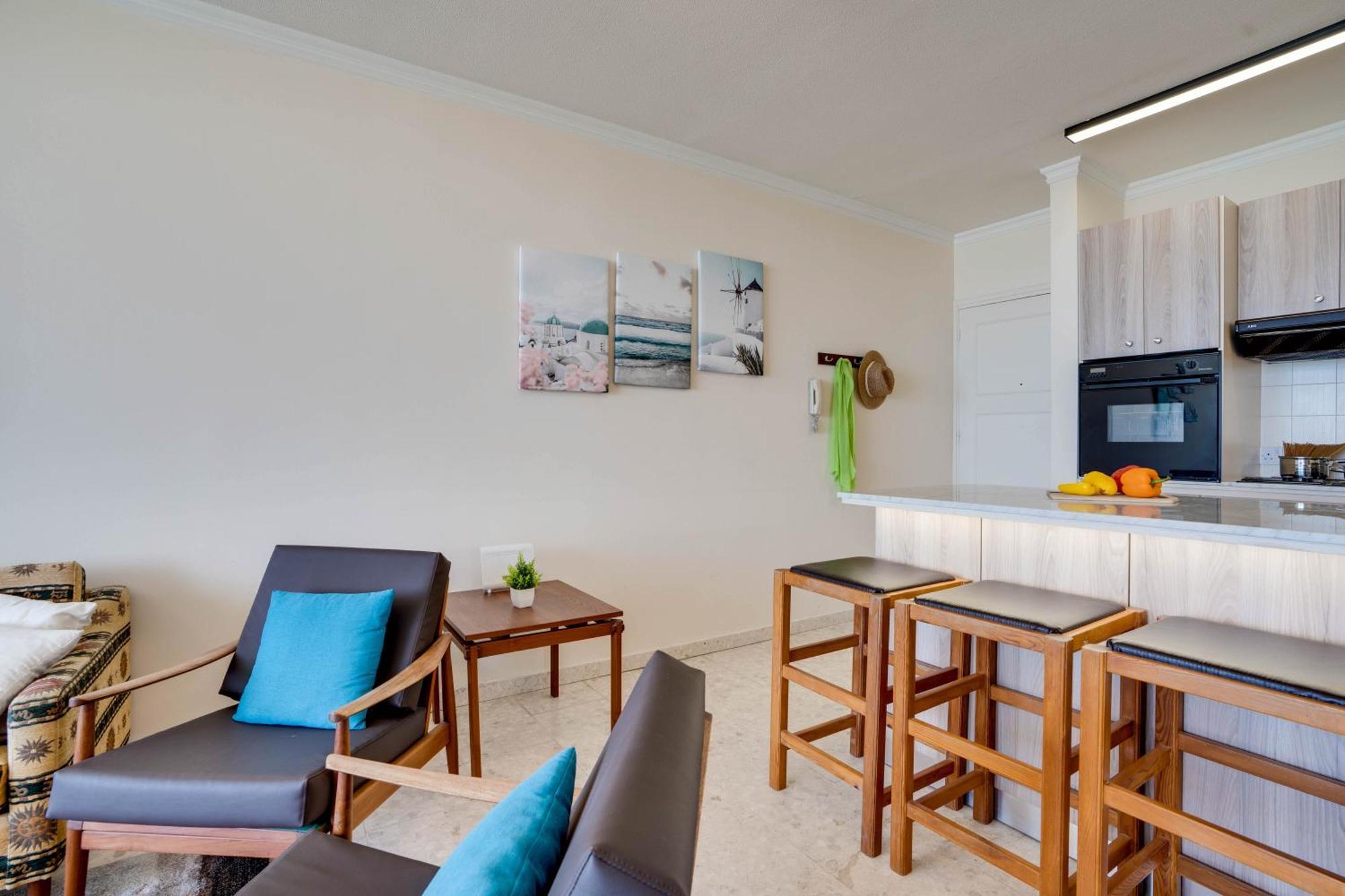 Makenzy Sandy Beachfront Paradise Ларнака Екстер'єр фото