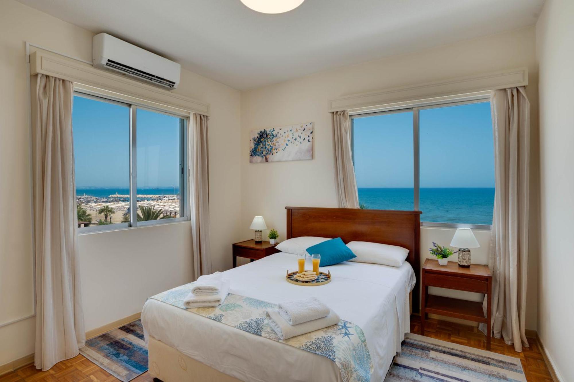 Makenzy Sandy Beachfront Paradise Ларнака Екстер'єр фото