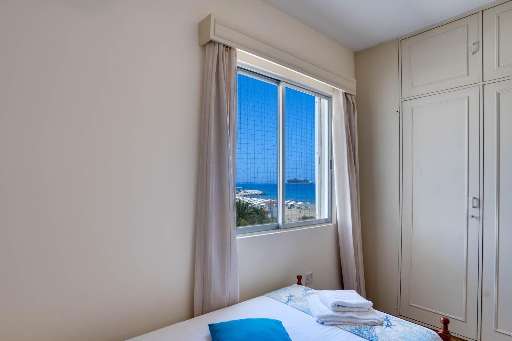 Makenzy Sandy Beachfront Paradise Ларнака Екстер'єр фото