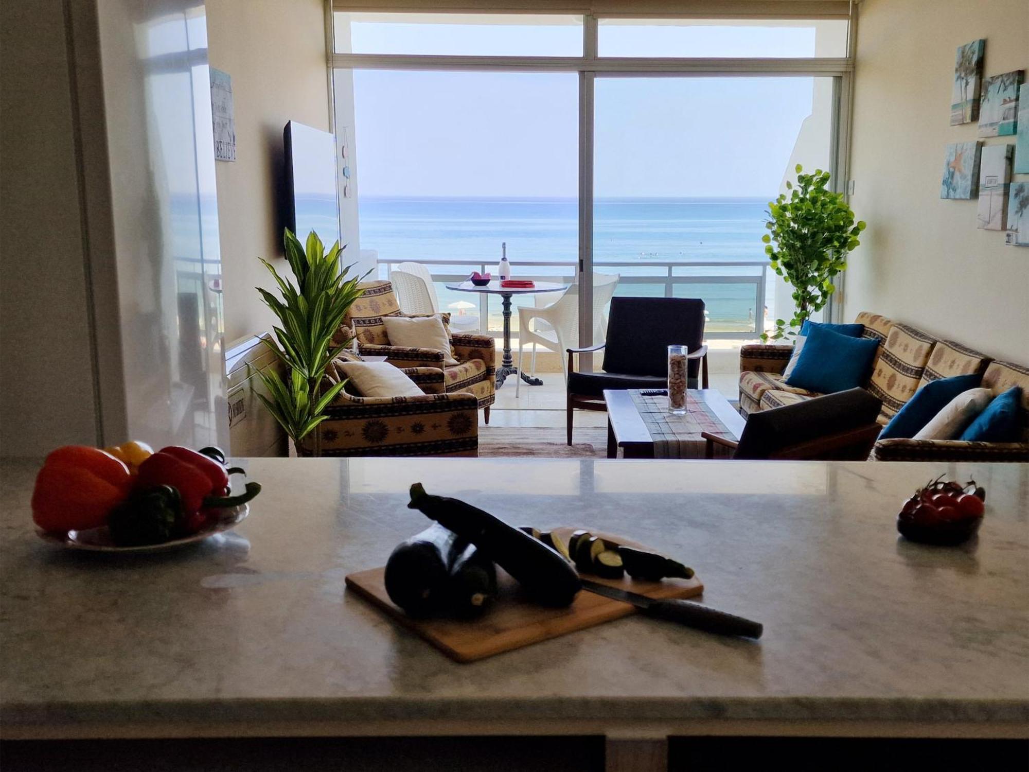 Makenzy Sandy Beachfront Paradise Ларнака Екстер'єр фото