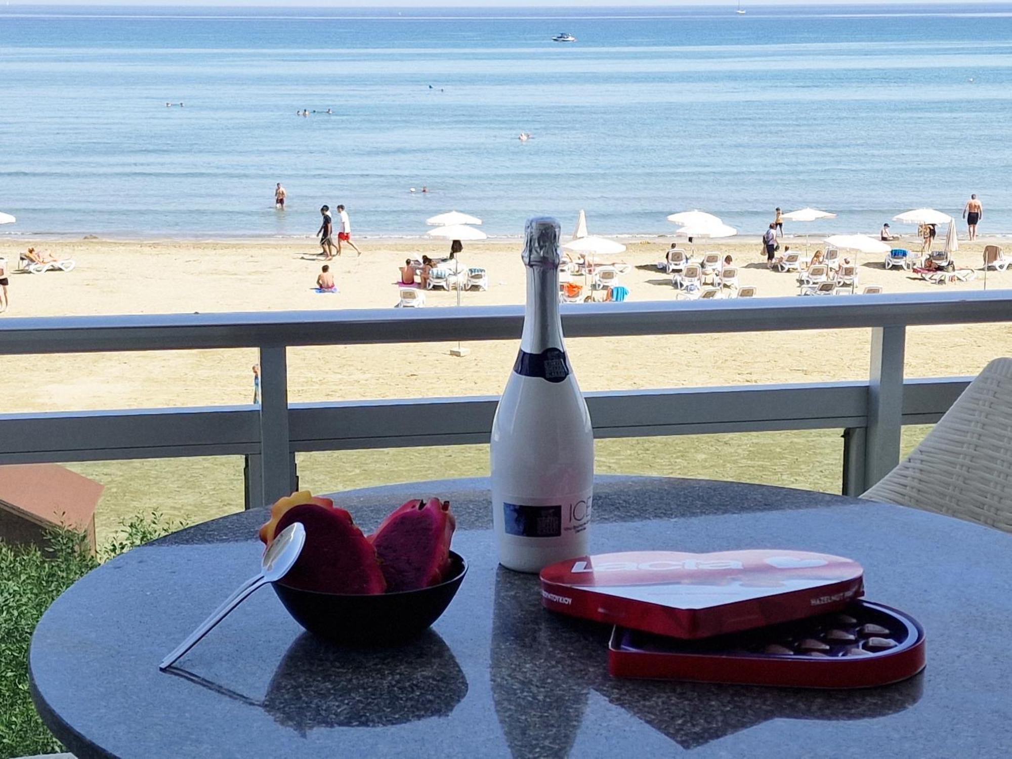 Makenzy Sandy Beachfront Paradise Ларнака Екстер'єр фото