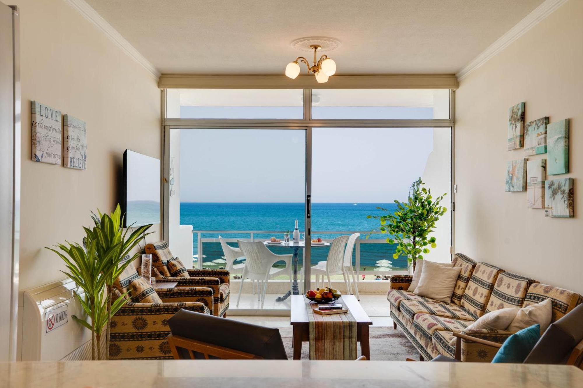 Makenzy Sandy Beachfront Paradise Ларнака Екстер'єр фото